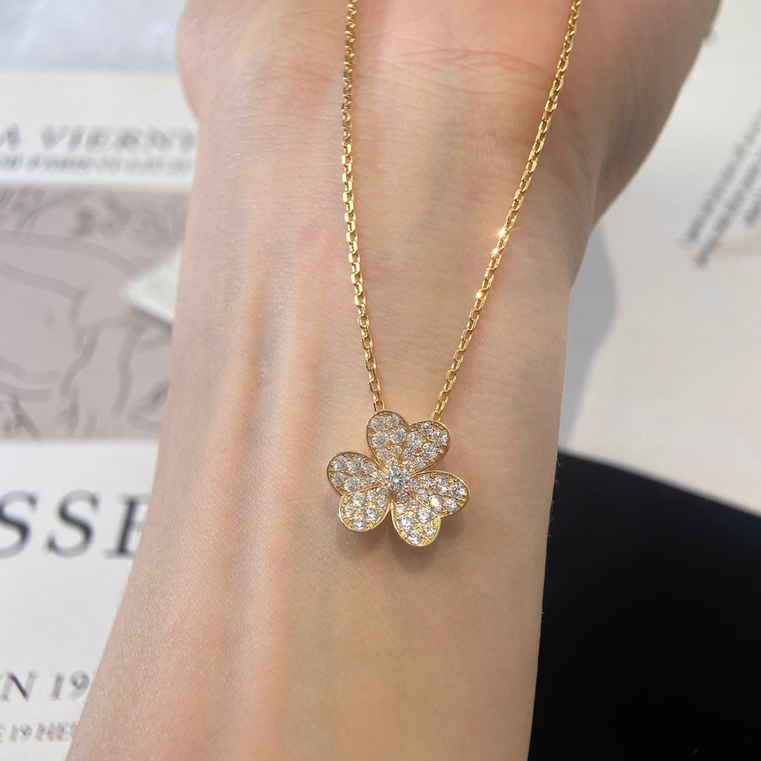 [Elowen jewels ]FLOWER DIAMOND NECKLACE