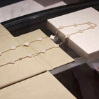 [Elowen jewels ]CLOVER 20 MOTIFS WHITE MOP NECKLACE