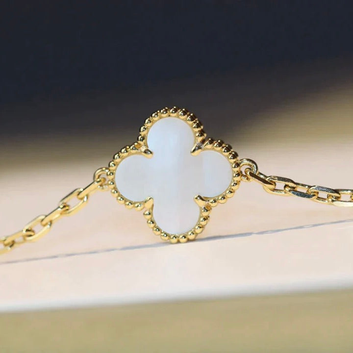 [Elowen jewels ]CLOVER 20 MOTIFS WHITE MOP NECKLACE
