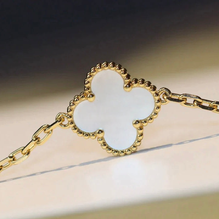 [Elowen jewels ]CLOVER 20 MOTIFS WHITE MOP NECKLACE