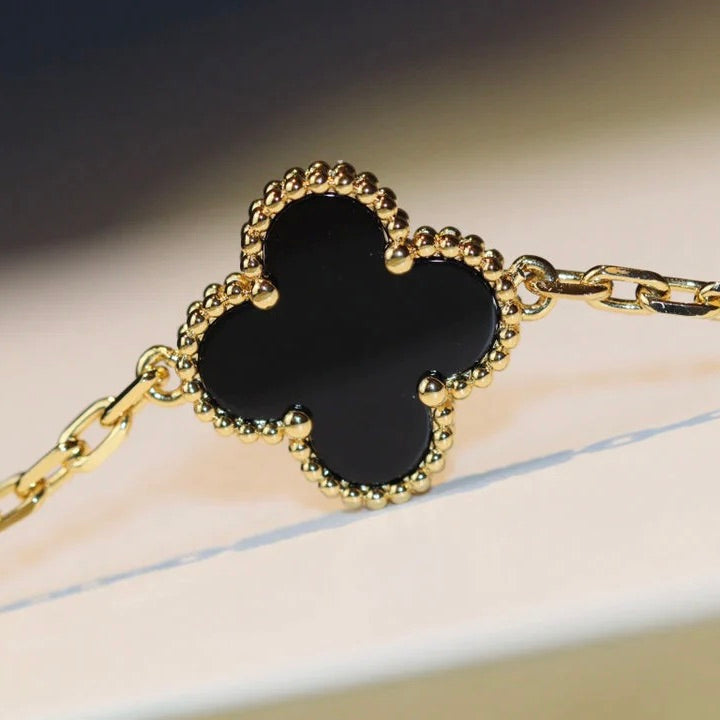 {
  "Elowen jewels ": "Elowen jewels ",
  "CLOVER 20 MOTIFS ONYX NECKLACE": "クローバー 20モチーフ オニキスネックレス"
}