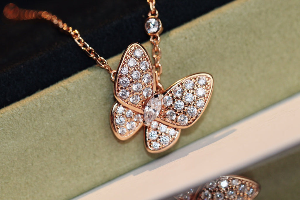 {
  "Elowen jewels ": "Elowen jewels ",
  "BUTTERFLY DIAMOND NECKLACE": "バタフライダイヤモンドネックレス"
}