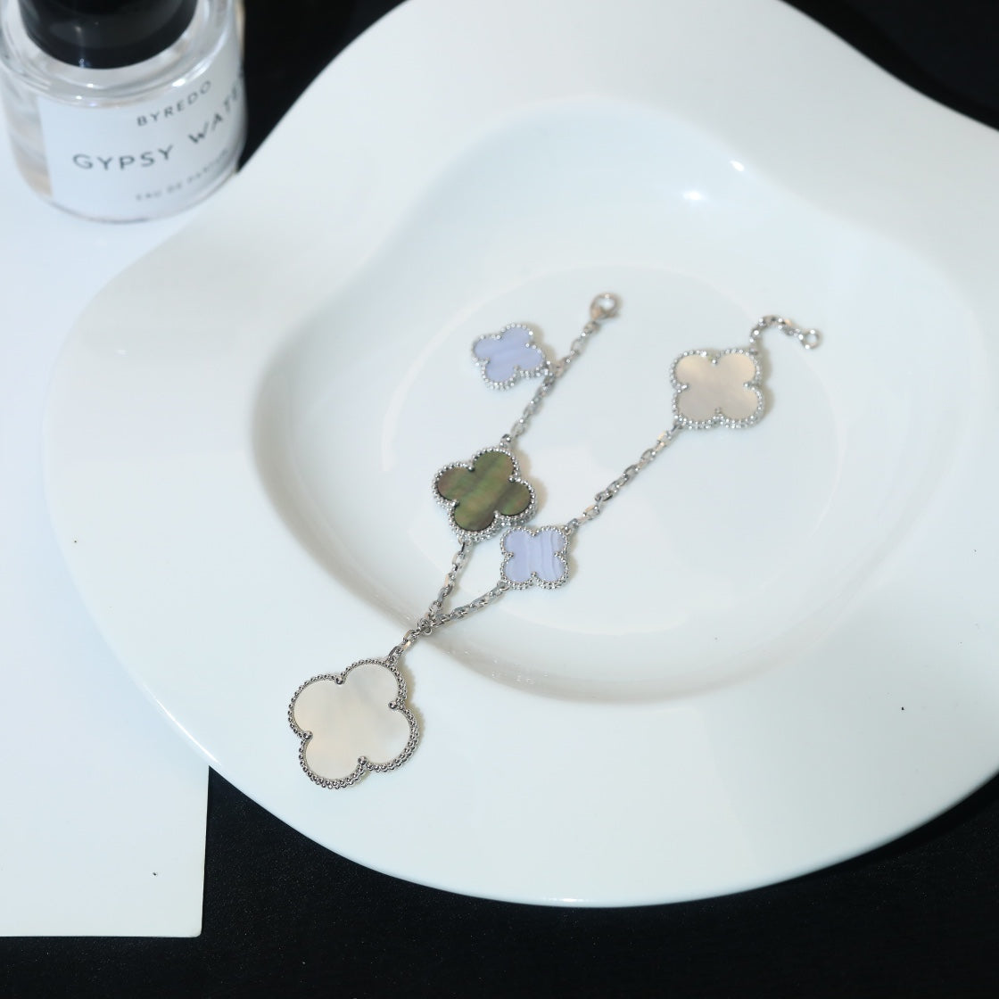 [Elowen jewels ]CLOVER BRACELET 5 MOTIFS MOP CHALCEDONY SILVER