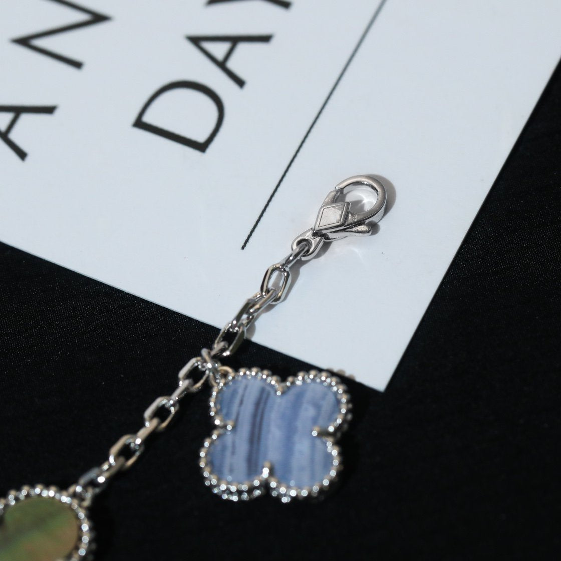 [Elowen jewels ]CLOVER BRACELET 5 MOTIFS MOP CHALCEDONY SILVER