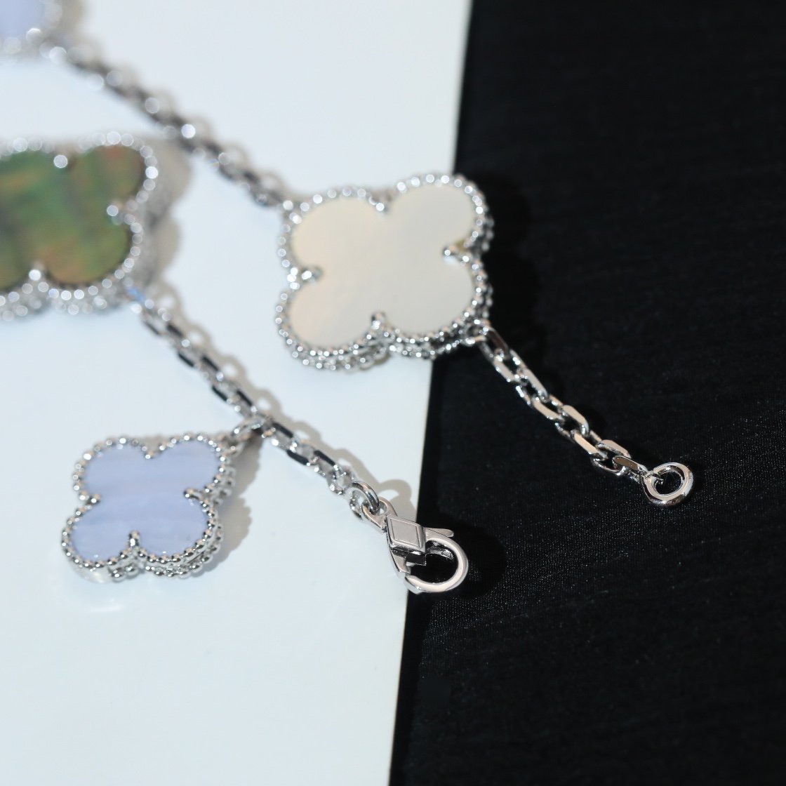 [Elowen jewels ]CLOVER BRACELET 5 MOTIFS MOP CHALCEDONY SILVER