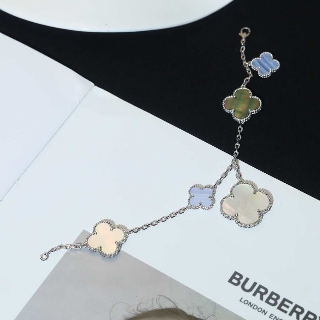 [Elowen jewels ]CLOVER BRACELET 5 MOTIFS MOP CHALCEDONY SILVER