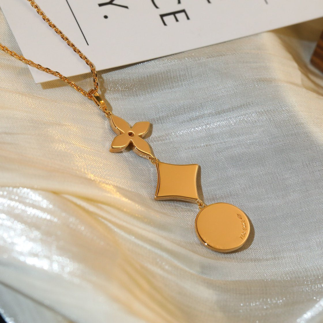 {
  "Elowen jewels ": "Elowen jewels スター＆サン ダイヤモンド ピンクゴールドネックレス"
}