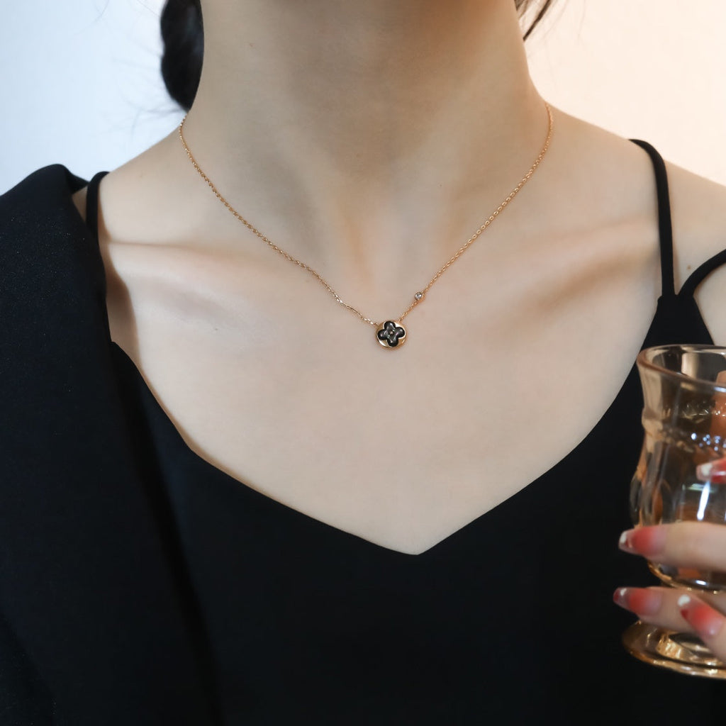 {
  "Elowen jewels": "エロウェン・ジュエルズ",
  "SUN PEDANT PINK GOLD 1 DIAMOND NECKLACE": "サン・ペンダント ピンクゴールド 1ダイヤモンド ネックレス"
}