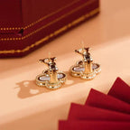 {
  "Elowen jewels ": "Elowen jewels ",
  "CLOVER MEDIUM 1 MOTIFS  WHITE MOP STUD EARRINGS": "クローバー ミディアム 1モチーフ ホワイトマザーオブパール スタッドピアス"
}