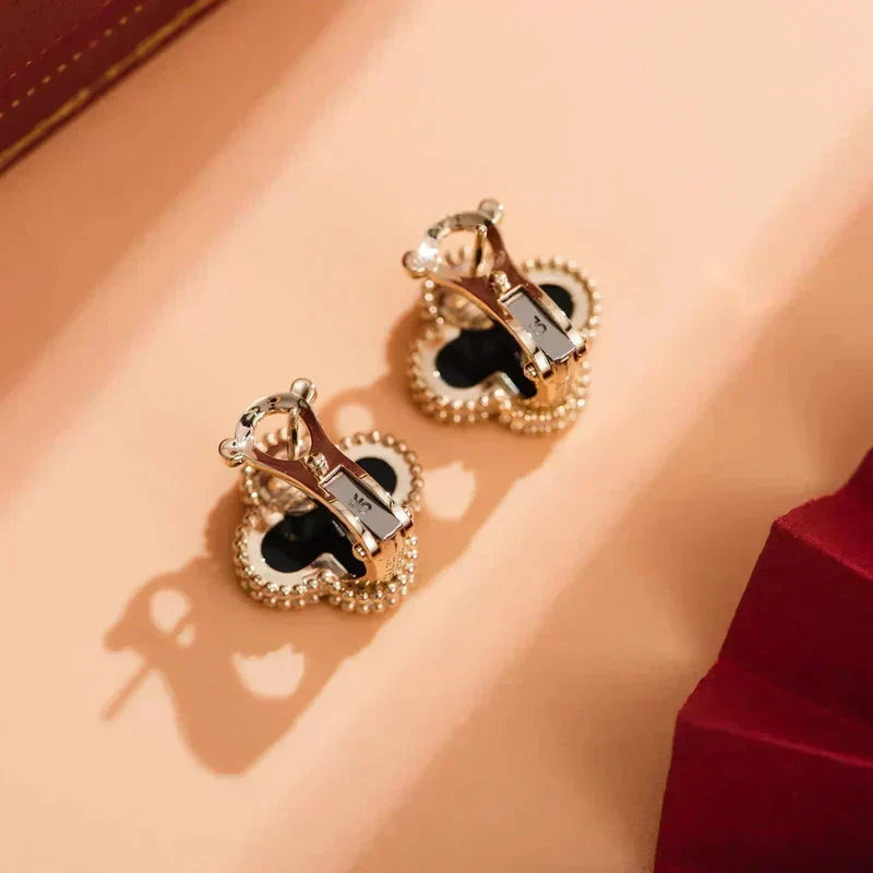 {
"Elowen jewels": "エロウェン・ジュエルズ",
"CLOVER MEDIUM 1 MOTIFS ONYX STUD EARRINGS": "クローバー ミディアム 1モチーフ オニキス スタッドピアス"
}