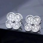 {
  "Elowen jewels": "Elowen jewels",
  "CLOVER 1 MOTIFS DIAMOND STUD EARRINGS SILVER": "クローバー 1モチーフ ダイヤモンド スタッドピアス シルバー"
}