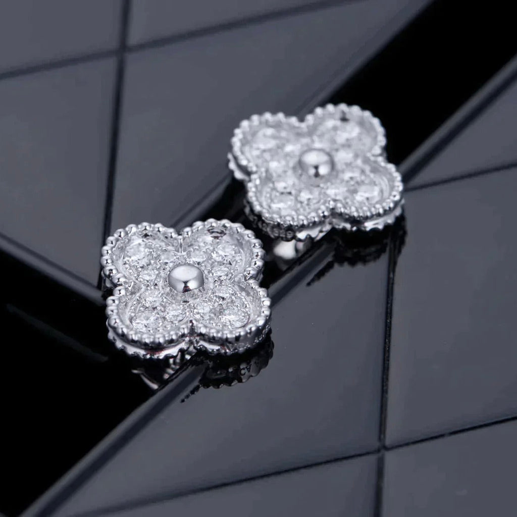 {
  "Elowen jewels": "Elowen jewels",
  "CLOVER 1 MOTIFS DIAMOND STUD EARRINGS SILVER": "クローバー 1モチーフ ダイヤモンド スタッドピアス シルバー"
}