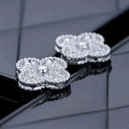 {
  "Elowen jewels": "Elowen jewels",
  "CLOVER 1 MOTIFS DIAMOND STUD EARRINGS SILVER": "クローバー 1モチーフ ダイヤモンド スタッドピアス シルバー"
}