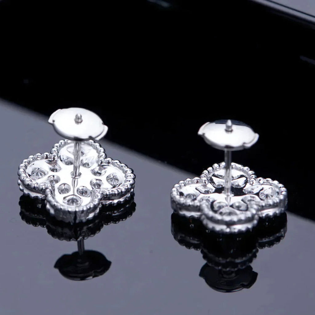 {
  "Elowen jewels": "Elowen jewels",
  "CLOVER 1 MOTIFS DIAMOND STUD EARRINGS SILVER": "クローバー 1モチーフ ダイヤモンド スタッドピアス シルバー"
}