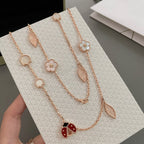 {
  "Elowen jewels": "Elowen Schmuck",
  "LUCKY SPRING 15 MOTIFS ROSE GOLD NECKLACE": "LUCKY SPRING HALSKETTE MIT 15 MOTIVEN IN ROSÉGOLD"
}