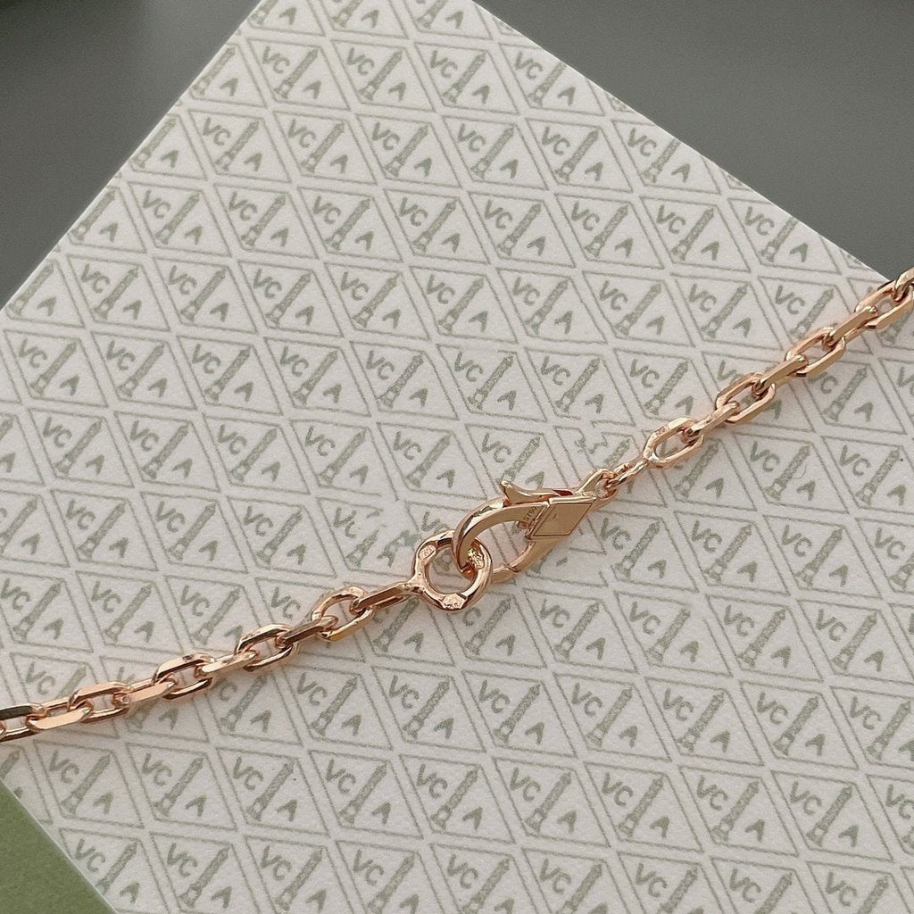 {
  "Elowen jewels": "Elowen Schmuck",
  "LUCKY SPRING 15 MOTIFS ROSE GOLD NECKLACE": "LUCKY SPRING HALSKETTE MIT 15 MOTIVEN IN ROSÉGOLD"
}