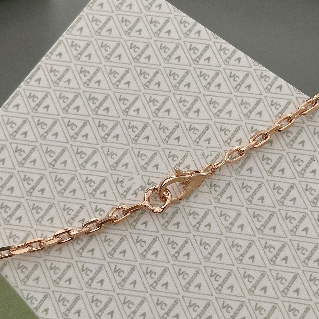 {
  "Elowen jewels": "Elowen Schmuck",
  "LUCKY SPRING 15 MOTIFS ROSE GOLD NECKLACE": "LUCKY SPRING HALSKETTE MIT 15 MOTIVEN IN ROSÉGOLD"
}