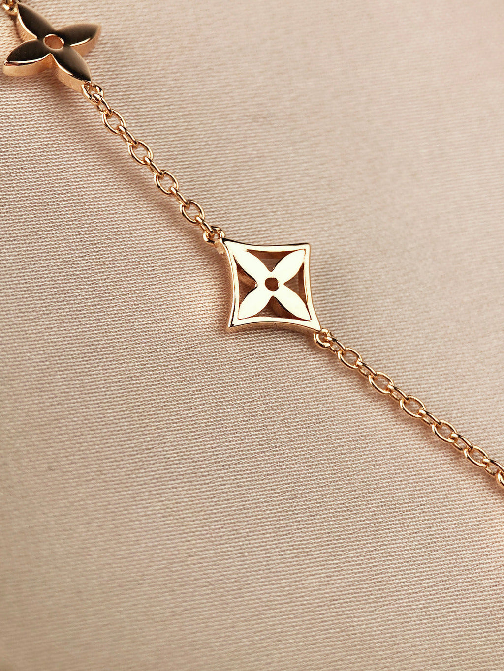 [Elowen jewels ]STAR AND SUN 7 MOTIFS GOLD BRACELET