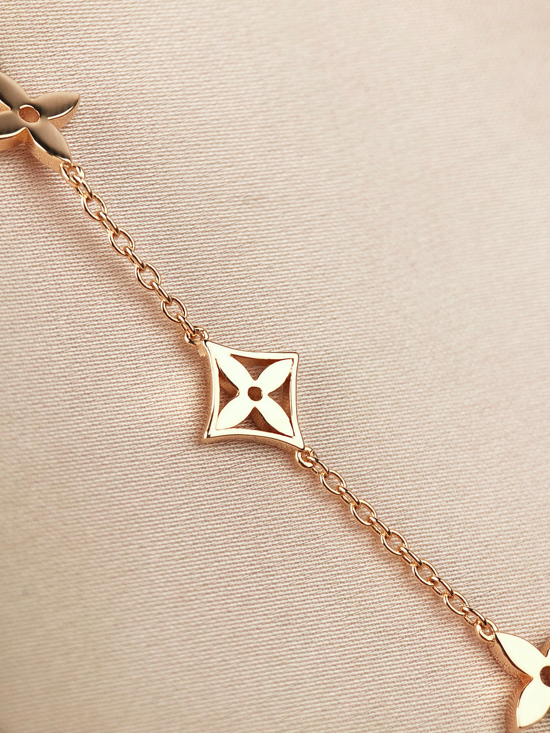 [Elowen jewels ]STAR AND SUN 7 MOTIFS GOLD BRACELET