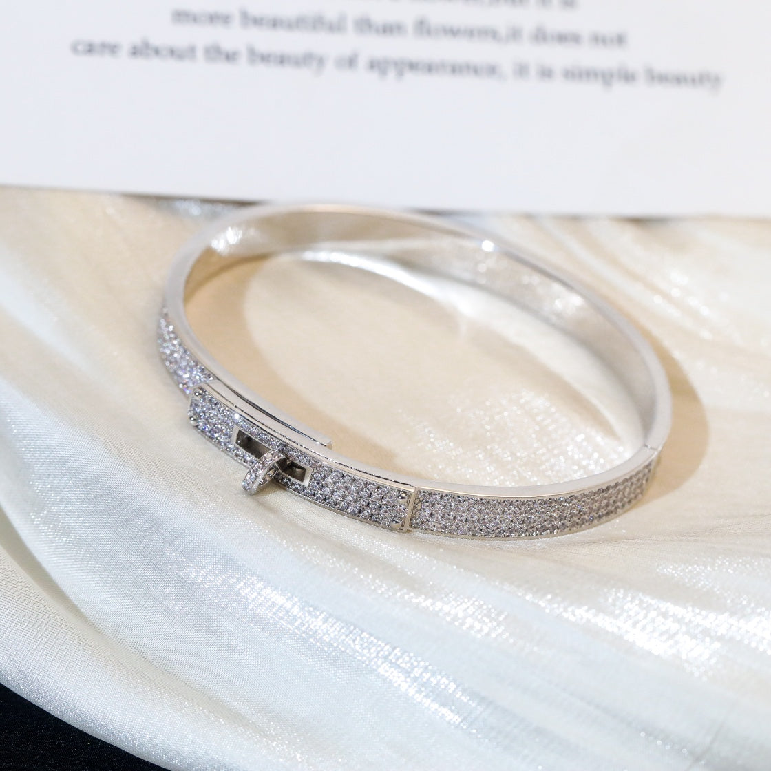 {
  "Elowen jewels ": "エローウェン・ジュエルズ",
  "KELLY BRACELET DIAMOND PAVED": "ケリー ブレスレット ダイヤモンドパヴェ"
}