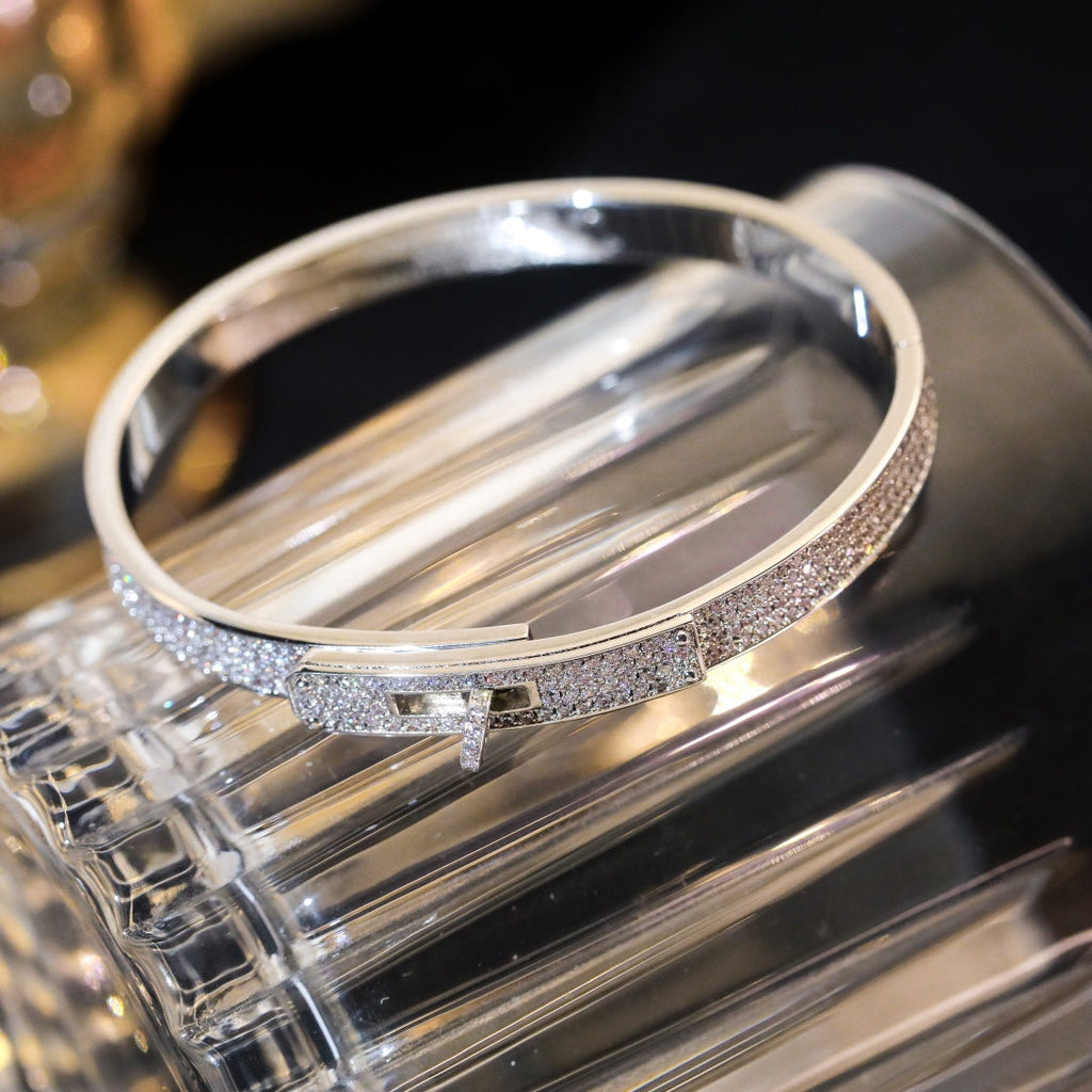 {
  "Elowen jewels ": "エローウェン・ジュエルズ",
  "KELLY BRACELET DIAMOND PAVED": "ケリー ブレスレット ダイヤモンドパヴェ"
}