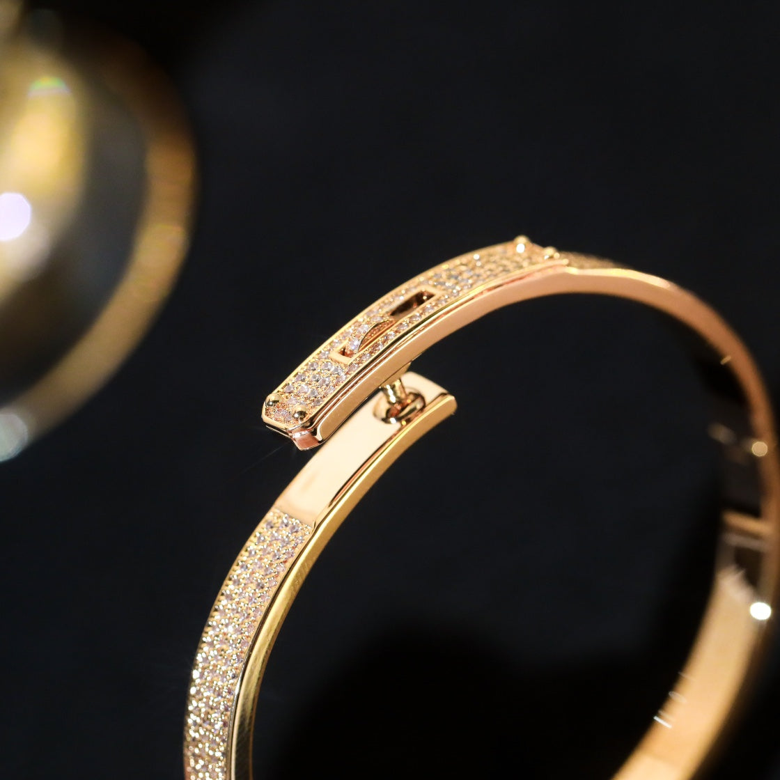 {
  "Elowen jewels ": "エローウェン・ジュエルズ",
  "KELLY BRACELET DIAMOND PAVED": "ケリー ブレスレット ダイヤモンドパヴェ"
}