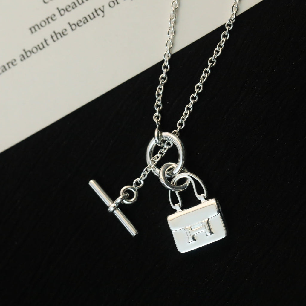 {
  "Elowen jewels": "エロウェン・ジュエルズ",
  "POP H PEDANT SILVER NECKLACE": "ポップH ペンダント シルバーネックレス"
}