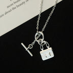 {
  "Elowen jewels": "エロウェン・ジュエルズ",
  "POP H PEDANT SILVER NECKLACE": "ポップH ペンダント シルバーネックレス"
}