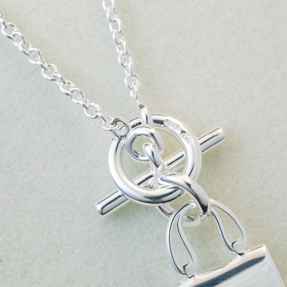 {
  "Elowen jewels": "エロウェン・ジュエルズ",
  "POP H PEDANT SILVER NECKLACE": "ポップH ペンダント シルバーネックレス"
}