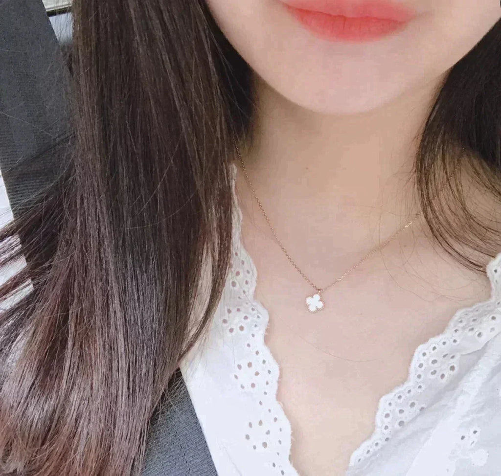 [Elowen jewels ]CLOVER MINI 9.5MM WHITE MOTHER-OF-PEARL NECKLACE