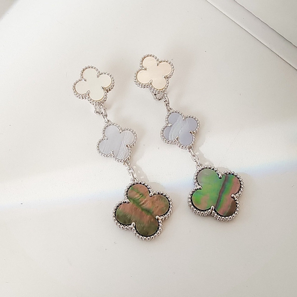 [Elowen jewels ]CLOVER 3 MOTIFS CHALCEDONY DARK MOP SILVER EARRINGS