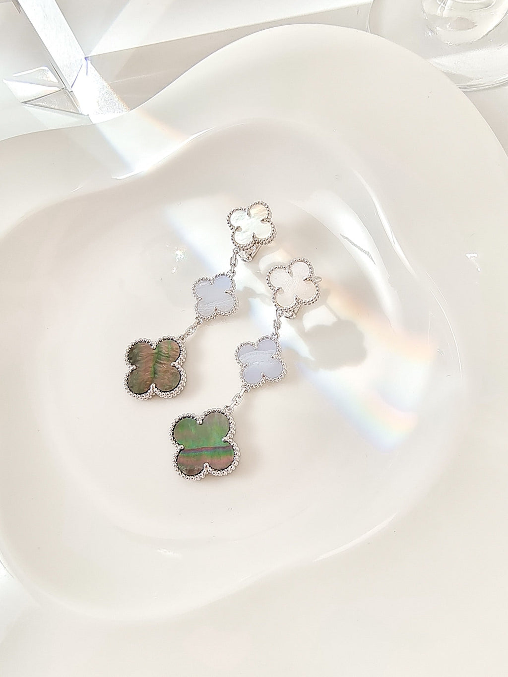 [Elowen jewels ]CLOVER 3 MOTIFS CHALCEDONY DARK MOP SILVER EARRINGS