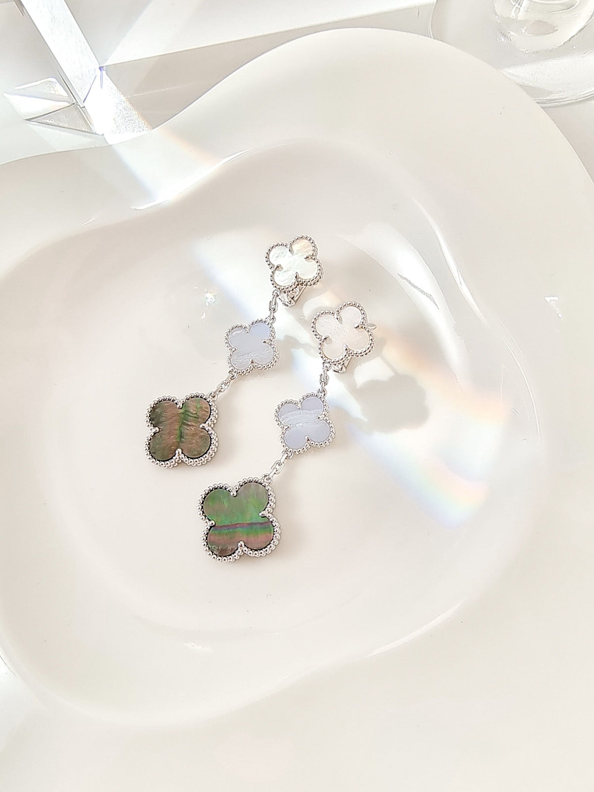 [Elowen jewels ]CLOVER 3 MOTIFS CHALCEDONY DARK MOP SILVER EARRINGS