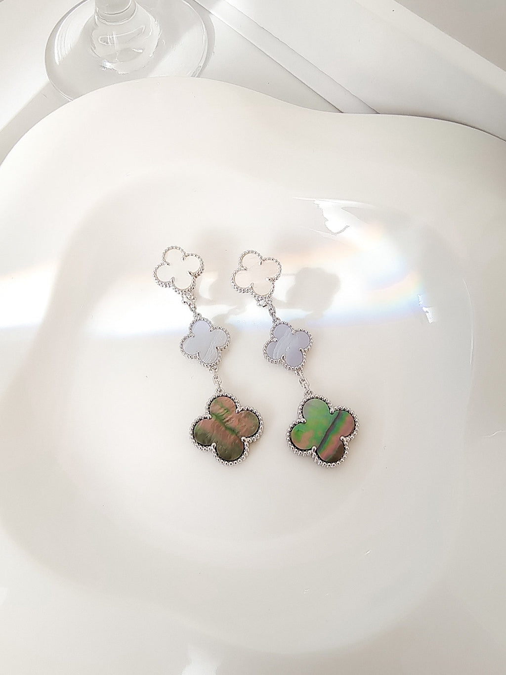 [Elowen jewels ]CLOVER 3 MOTIFS CHALCEDONY DARK MOP SILVER EARRINGS