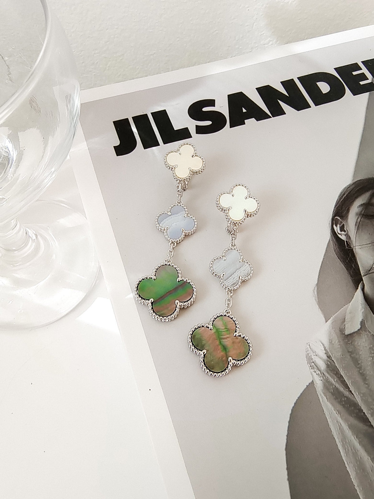 [Elowen jewels ]CLOVER 3 MOTIFS CHALCEDONY DARK MOP SILVER EARRINGS