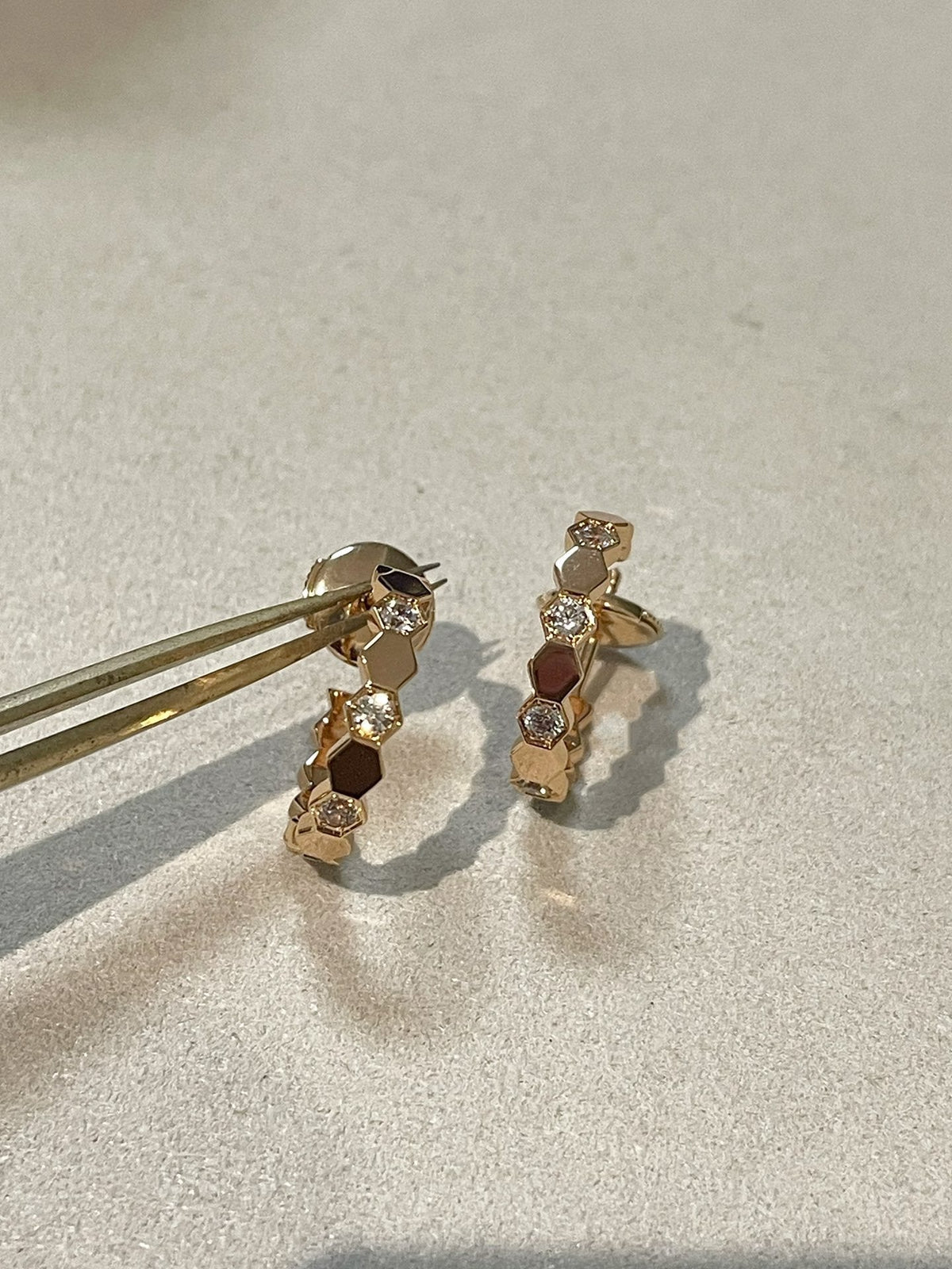 [Elowen jewels ]Hollow Design Four-Leaf Clover Flower Shape Earrings