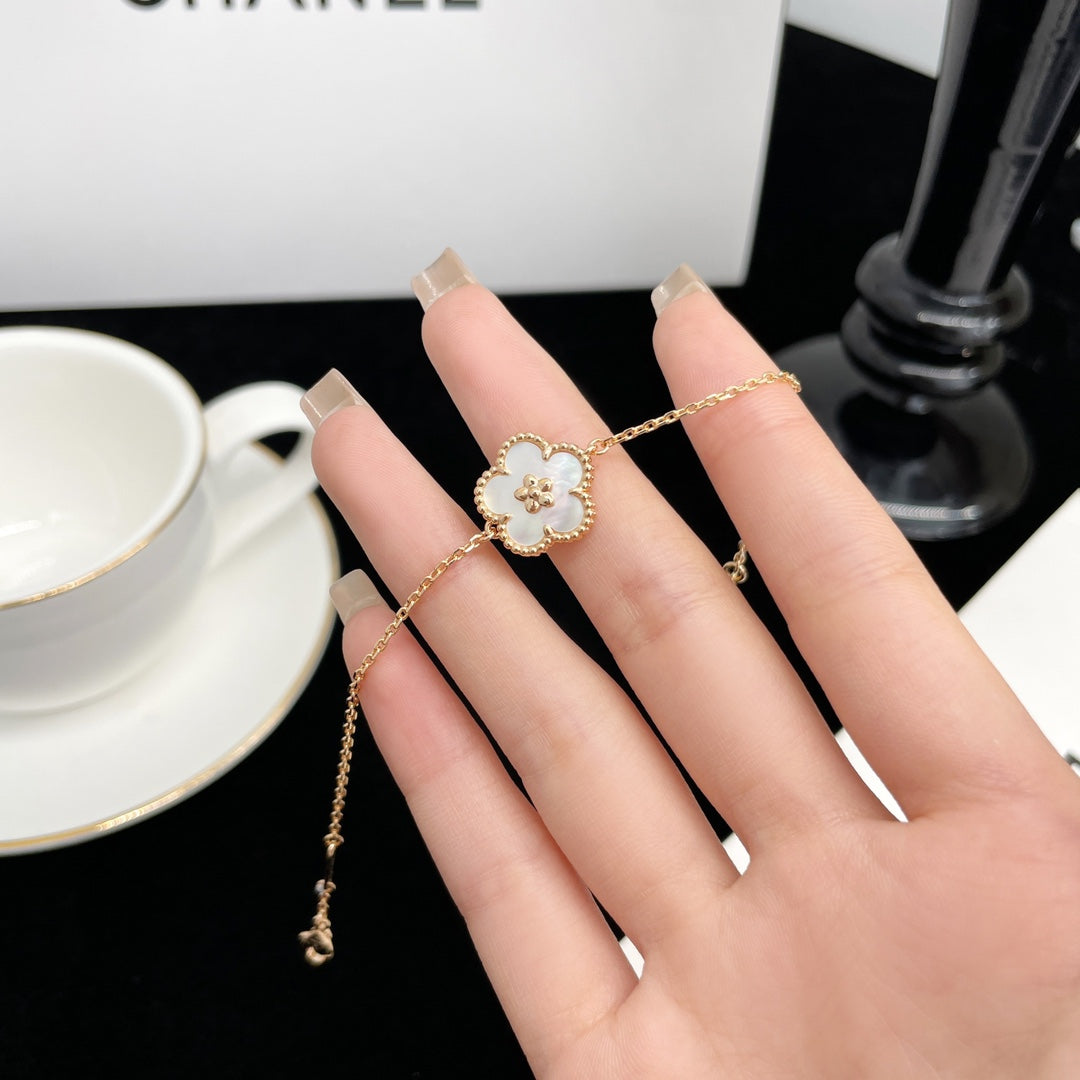 [Elowen jewels ]LUCKY SPRING ROSÉGOLD ARMBAND PERLMUTT