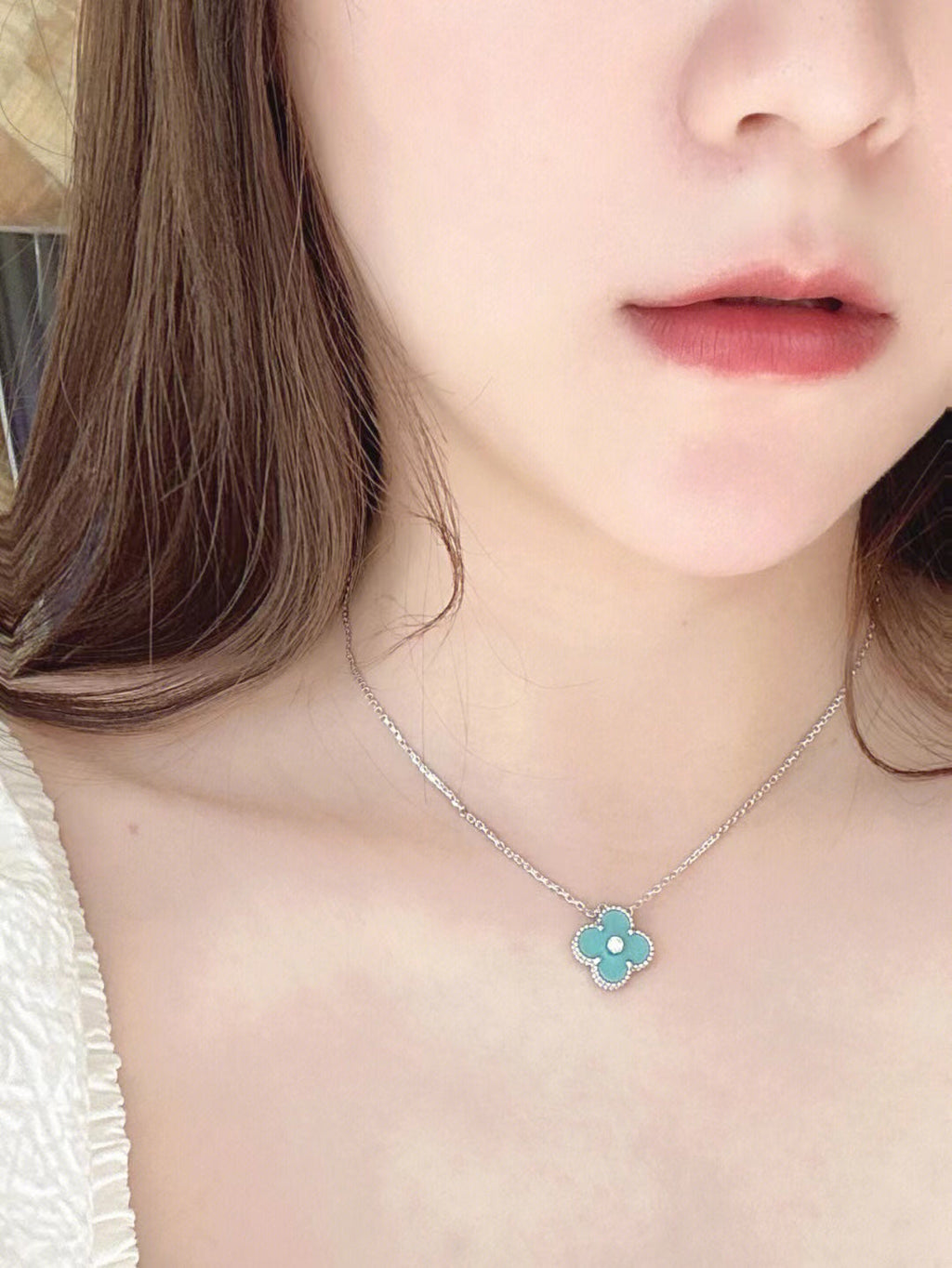 [Elowen jewels ]CLOVER 1 DIAMOND LIGHT BLUE SILVER NECKLACE