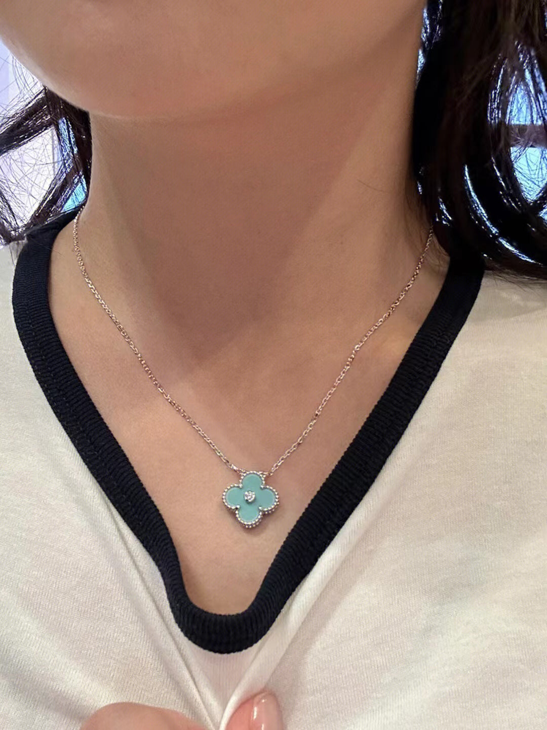 [Elowen jewels ]CLOVER 1 DIAMOND LIGHT BLUE SILVER NECKLACE