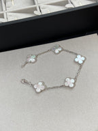 [Elowen jewels ]KOLLEKTION CLOVER WHITE PEARL MOP ARMBAND MIT 5 MOTIVEN