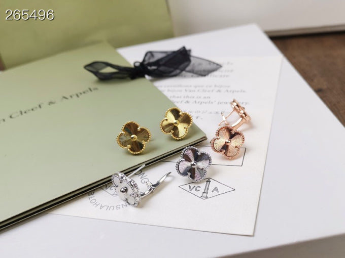 [Elowen jewels ]CLOVER MITTELGROSSE OHRSTECKER