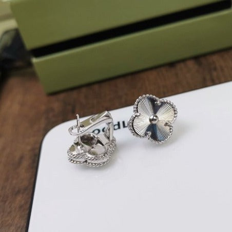 [Elowen jewels ]CLOVER MITTELGROSSE OHRSTECKER