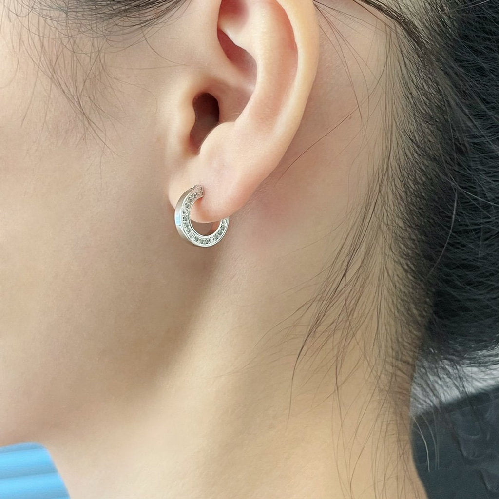 {"Elowen jewels": "エロウェン・ジュエルズ", "LOVE DIAMOND EARRINGS": "ラブ・ダイヤモンド・イヤリング"}