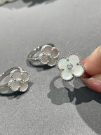 {
  "Elowen jewels": "Elowen jewels",
  "CLOVER SILVER MOP DIAMOND RING": "クローバー シルバー MOP ダイヤモンド リング"
}