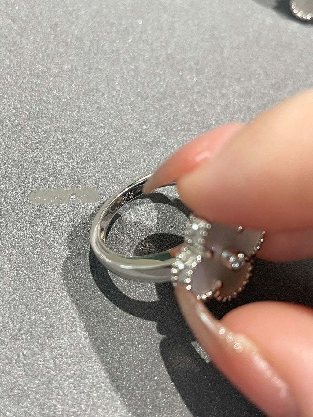 {
  "Elowen jewels": "Elowen jewels",
  "CLOVER SILVER MOP DIAMOND RING": "クローバー シルバー MOP ダイヤモンド リング"
}