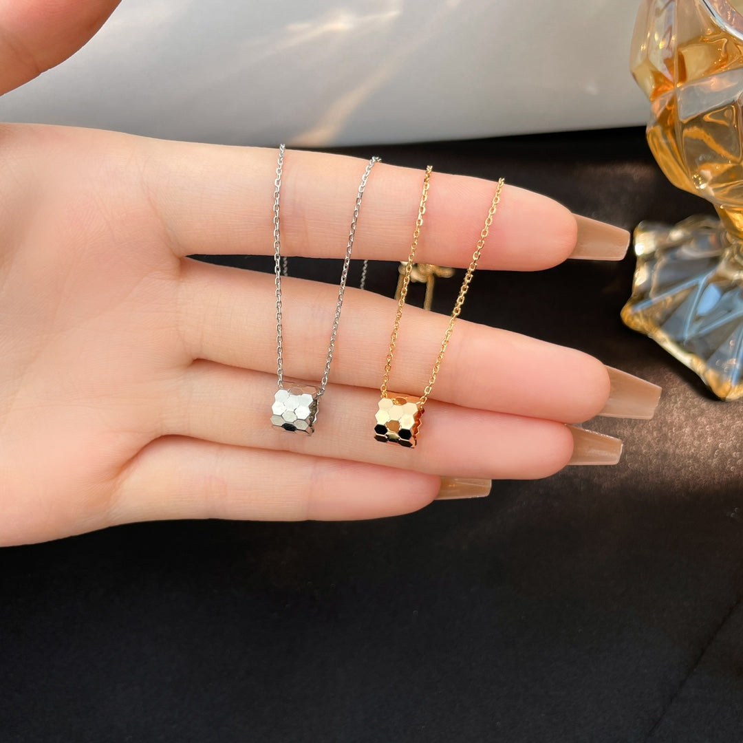 [Elowen jewels ]BEE MINI NECKLACE
