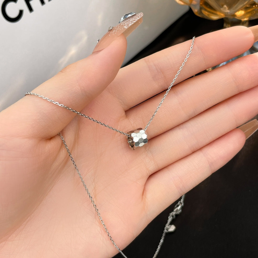 [Elowen jewels ]BEE MINI NECKLACE