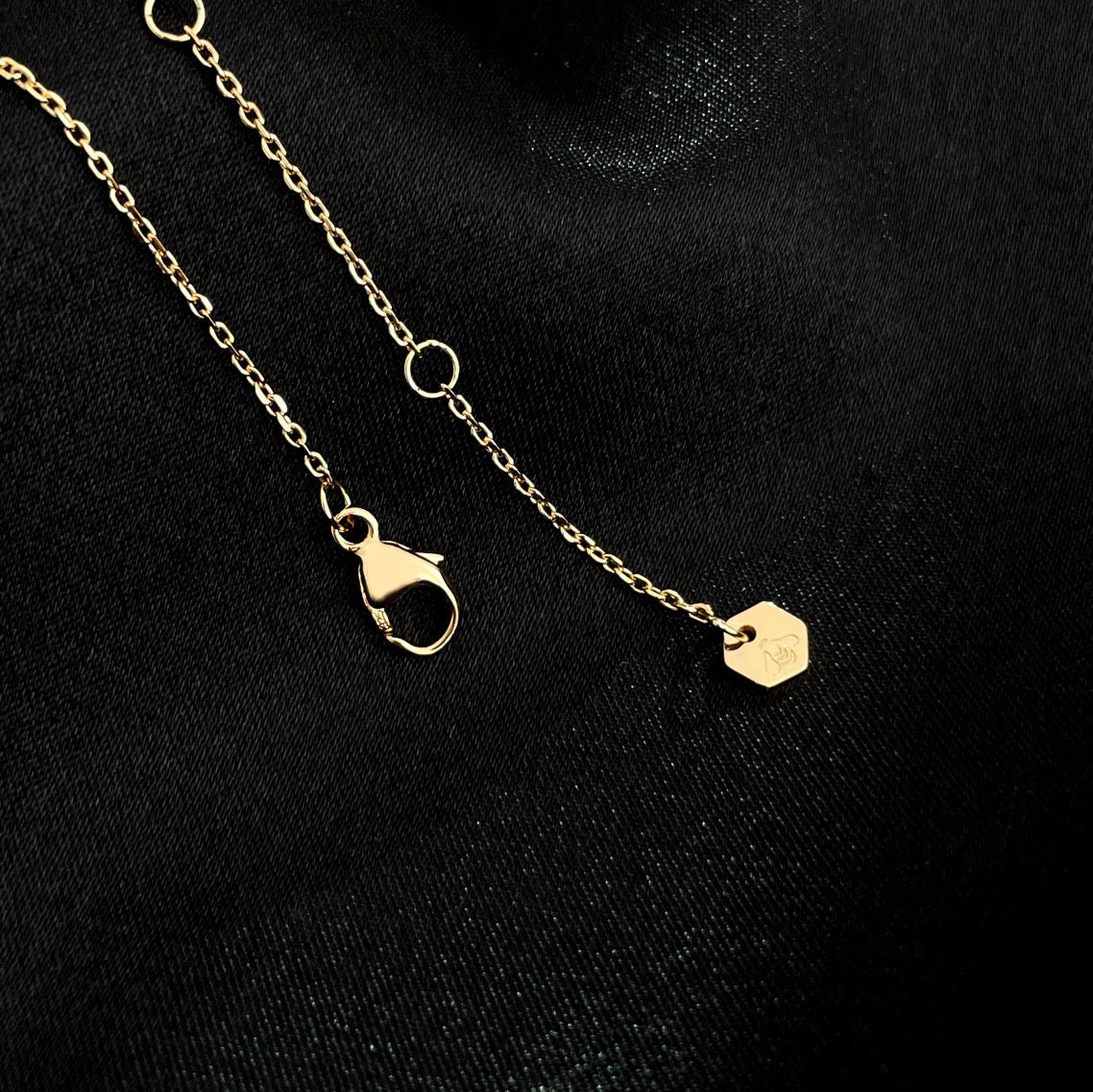 [Elowen jewels ]BEE MINI-HALSKETTE