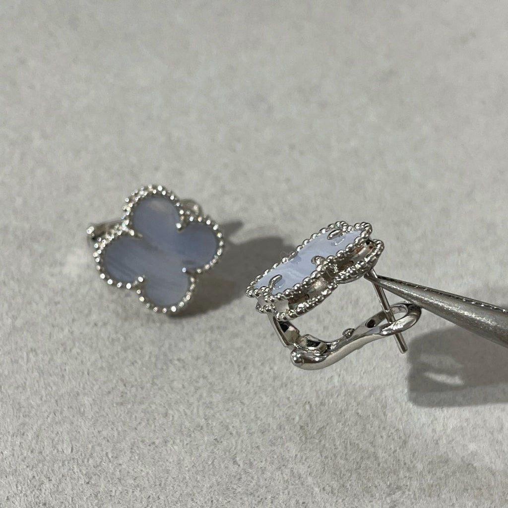 [Elowen jewels ]CLOVER CHALCEDONY SILVER STUD EARRINGS