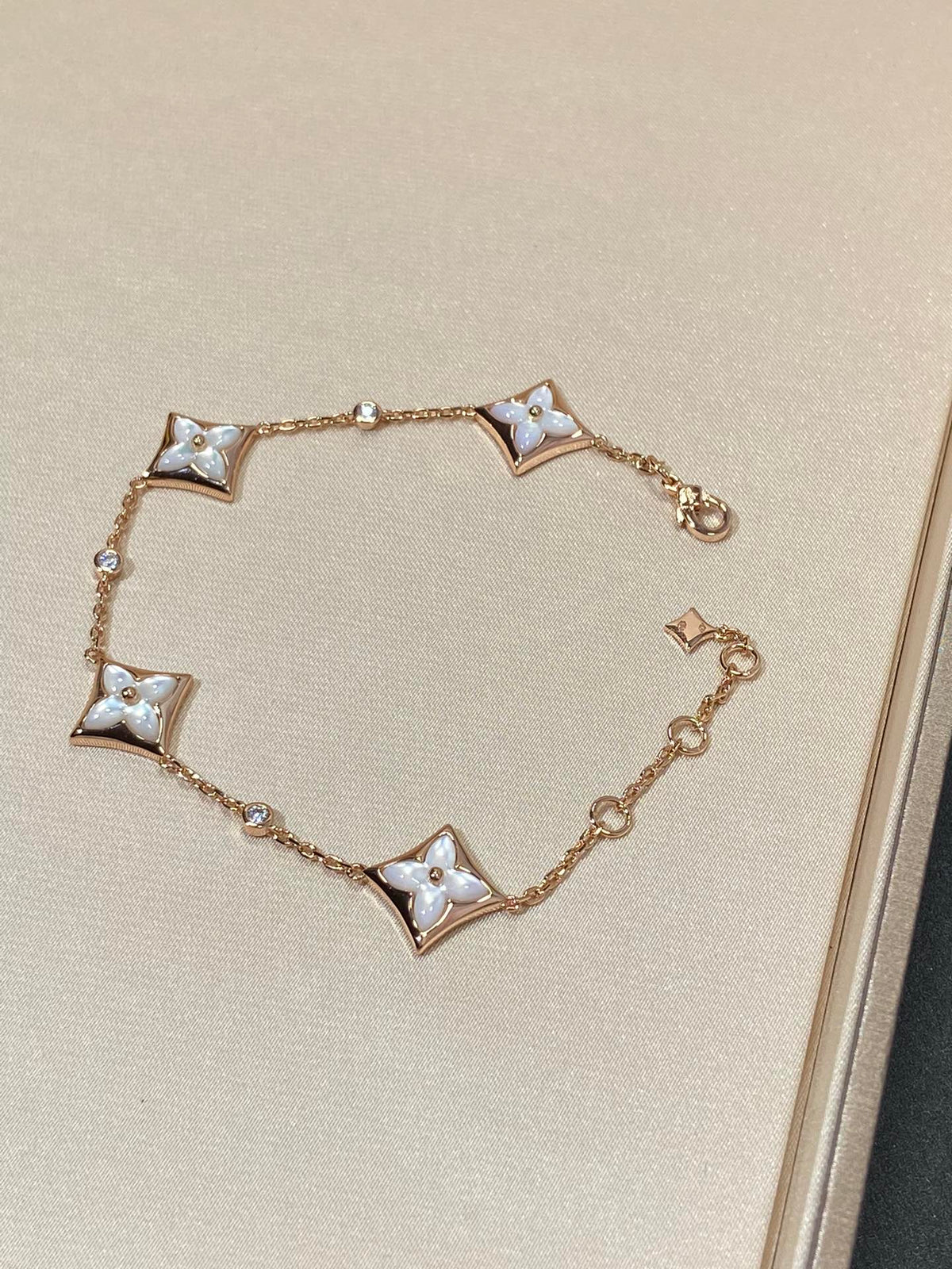 [Elowen jewels ]STAR 4 MOTIF MOP DIAMOND PINK GOLD BRACELET